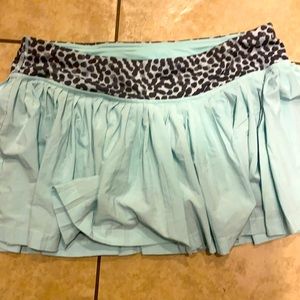 VGUC lululemon turquoise skort